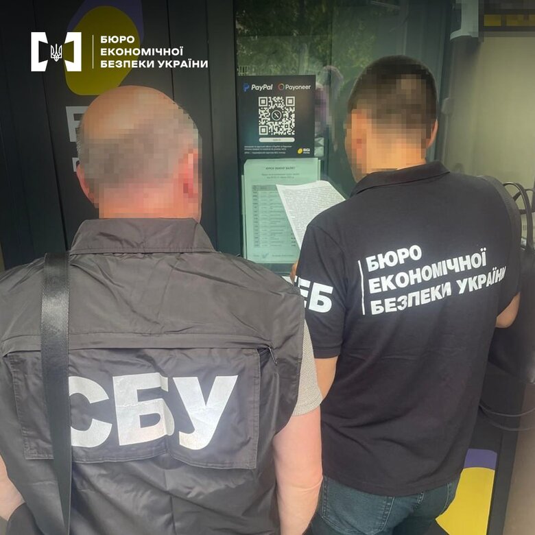 БЕБ знайшло мережу нелегальних пунктів обміну валюти на Львівщині