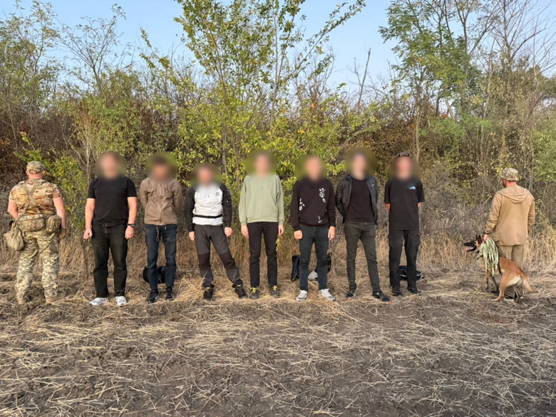 На Одещині затримали сімох чоловіків
