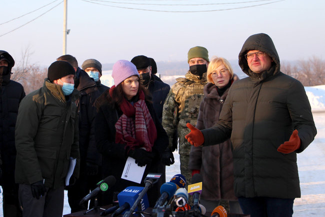 Председатель ОБСЕ Линде посетила КПВВ в Золотом на Луганщине (обновлено) 11