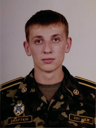 Скільки ще тато буде захищати Україну?: Пам’яті Дмитра Лабуткіна – першого війського журналіста, який загинув на російсько-українській війні 01