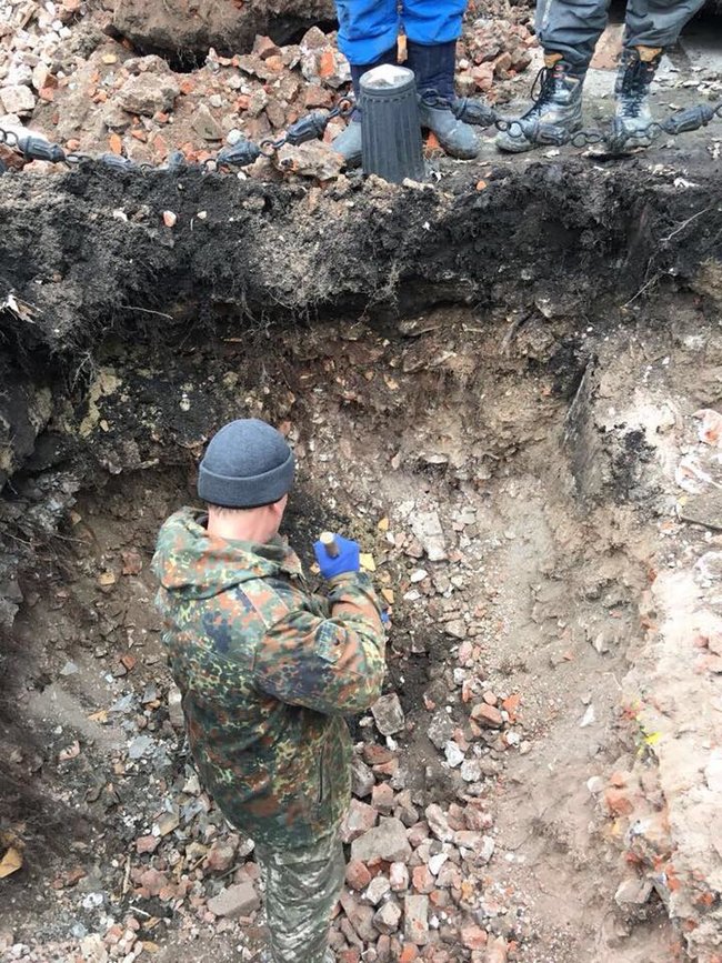 Замість останків більшовика Руднєва в його можливій могилі в центрі Харкова виявлено будівельне сміття 02