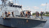 Рейдовый тральщик "Геническ" и ракетный катер "Прилуки" ВМС Украины спустили на воду после ремонта в Николаеве, - "Укроборонпром". ФОТОрепортаж