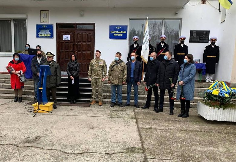 Меморіальну дошку Денису Козі відкрили в ліцеї Запоріжжя 01