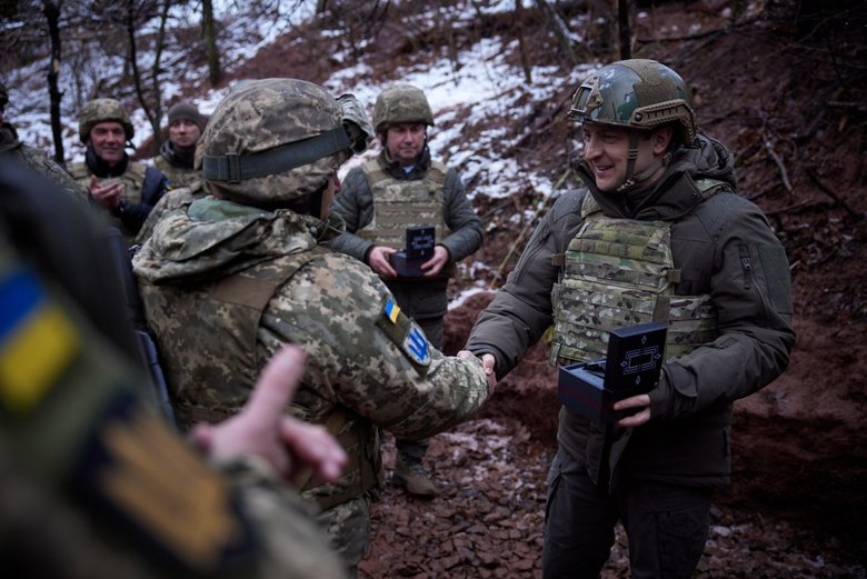 Zelenskyi visits front line in eastern Ukraine 05