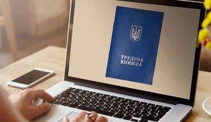 Страховий стаж для пенсії: Кому потрібно оцифрувати трудову книжку до 10 червня?