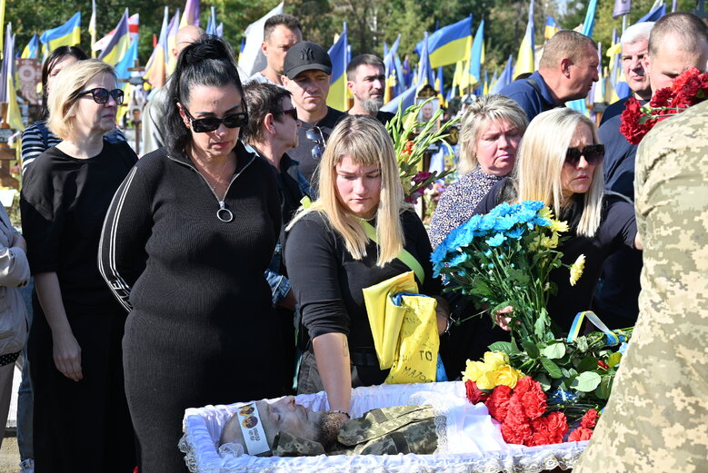 Із загиблим воїном штурмової роти 59-ї бригади Володимиром Іщенком попрощалися у Києві 10