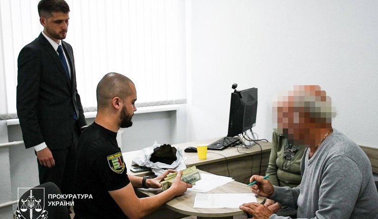 Родині полоненого військового повернули майже 3 млн грн, викрадені шахраями. ФОТО