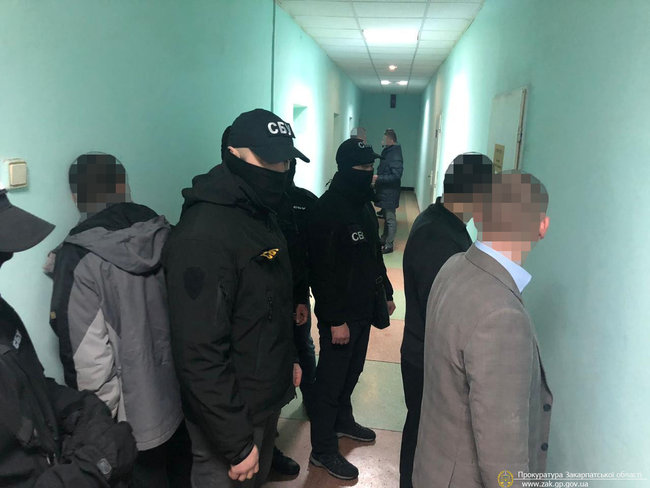 Следователь полиции задержан на Закарпатье на взятке 300 долл., - прокуратура 01