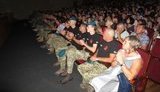 На концерті Приходько в Маріуполі понад тисячу осіб кричали "Слава Україні!". Гроші від продажу квитків перекажуть українським воїнам. ВІДЕО+ФОТОрепортаж
