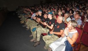На концерті Приходько в Маріуполі понад тисячу осіб кричали "Слава Україні!". Гроші від продажу квитків перекажуть українським воїнам. ВІДЕО+ФОТОрепортаж