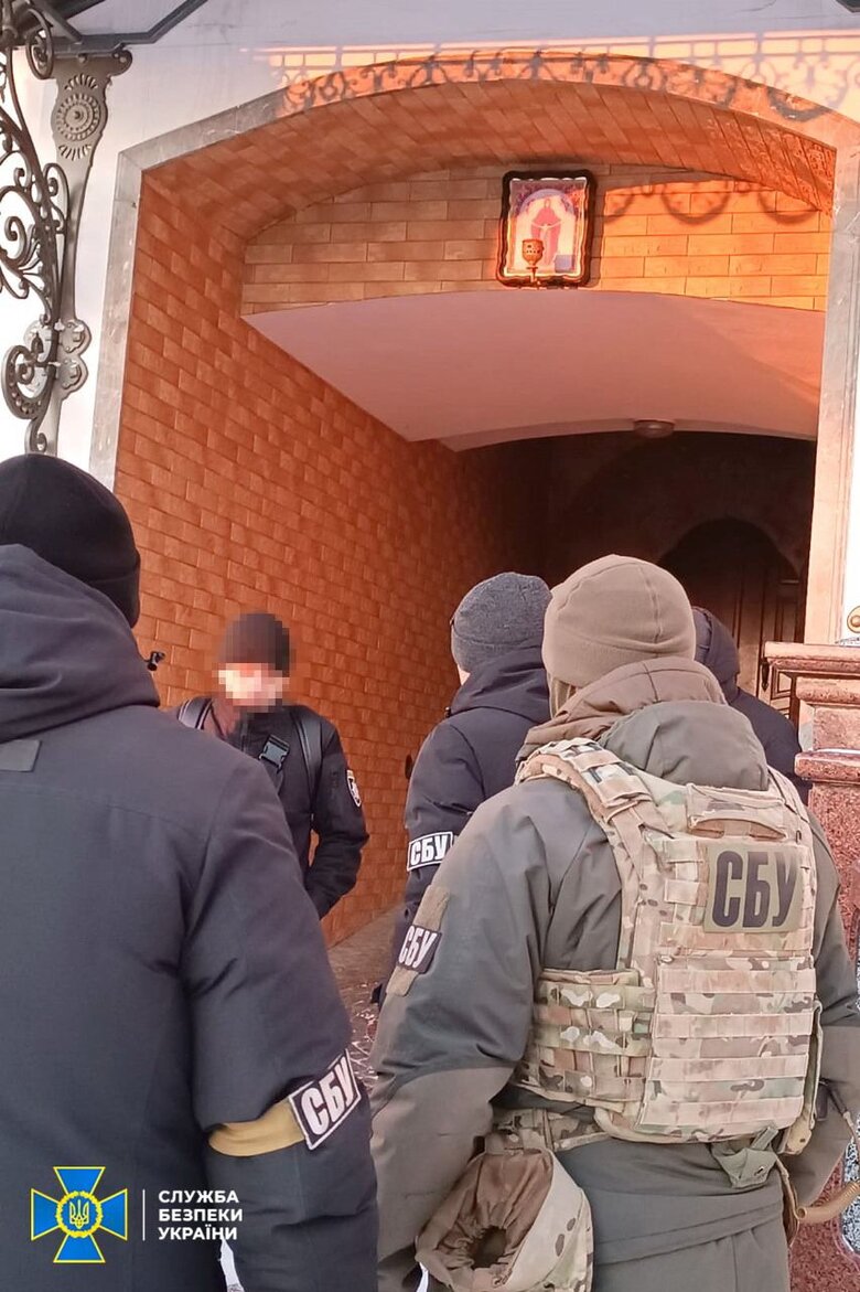СБУ проводить обшуки у Почаївській лаврі: Клірики УПЦ МП ставили під сумнів існування України як суверенної держави окремо від РФ 01