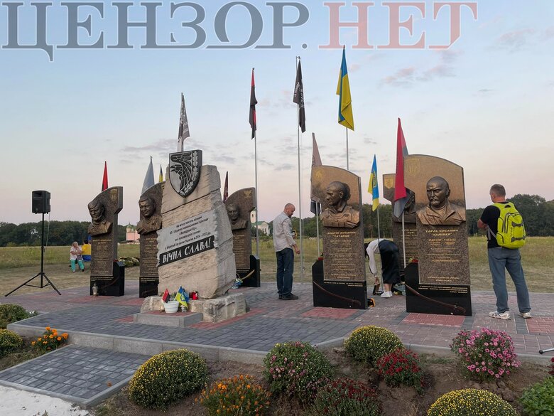 У Холодному яру вшанували героїв і відкрили пам’ятники полеглим захисникам України 08