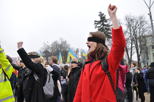 Марш за права женщин прошел в центре Киева 74