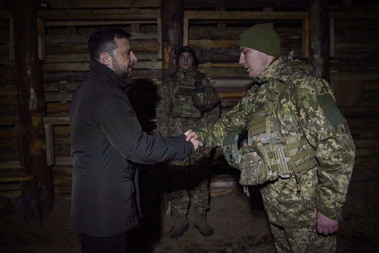 Президент України відвідав дивізіон HIMARS на Запорізькому напрямку в День Сухопутних військ