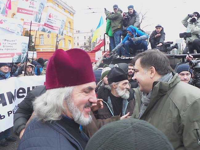 Наш ворог - олігархат! Наш ворог - Порошенко! Прихильники Саакашвілі провели марш у Києві з закликом імпічмента президента (оновлено) 04