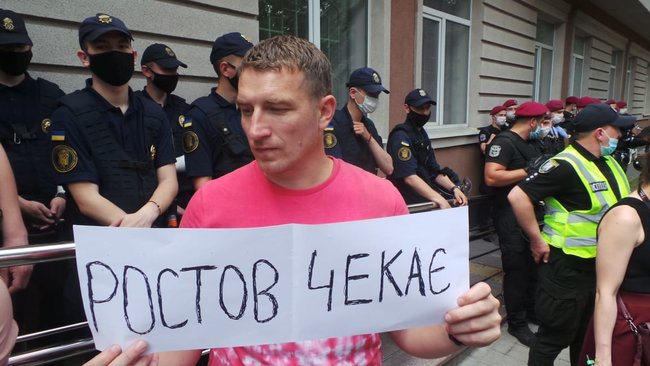 На акції на підтримку Стерненка сталися бійки між мітингувальниками і правоохоронцями: є затримані 01