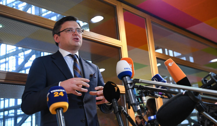 Кулеба назвав міжнародні компанії, що продовжують заробляти в Росії попри війну