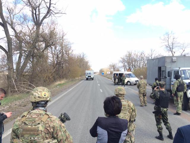 Бойовики ДНР передали Україні 14 увязнених 03 Бойовики ДНР передали Україні 14 увязнених 03
