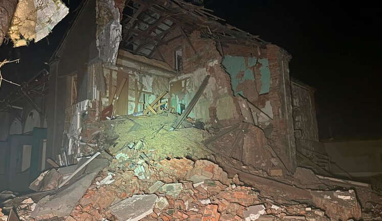 Рашисти вдарили по підрозділу ДСНС у Шостці, 5 рятувальників поранені, зруйновано будівлю. ВІДЕО+ФОТОрепортаж