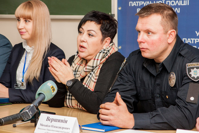 Проект навчання патрульних мові жестів стартував у Маріуполі 04