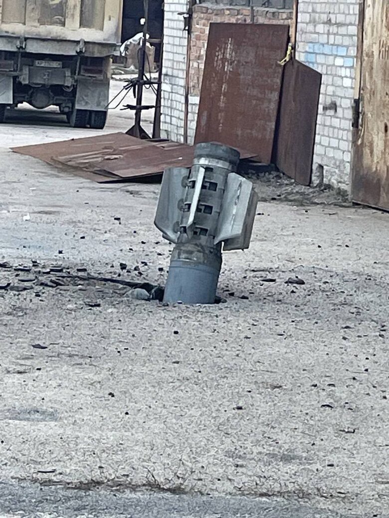 Окупанти вночі атакували касетними боєприпасами південні околиці Запоріжжя 02