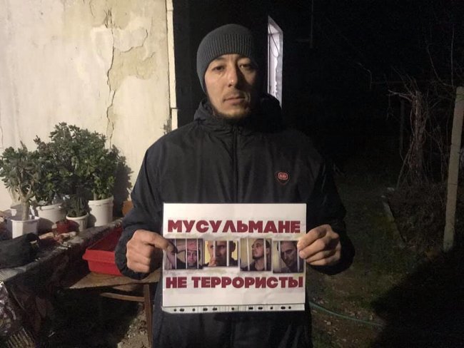 Мусульмани не терористи, - в окупованому Криму відбувається флешмоб на підтримку засуджених у справі Хізб ут-Тахрір кримських татар 16