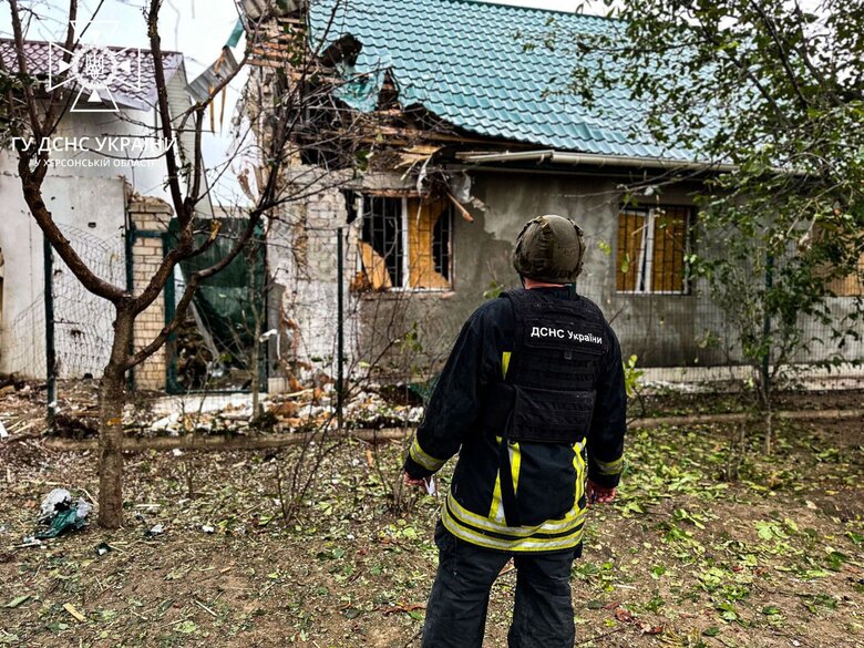 Последствия вражеских обстрелов Херсона 16
