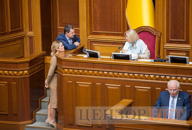 Сисоєнко з тазиком і анекдот для Зубка, - робочий день Ради 5 жовтня 01