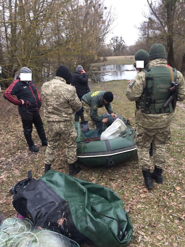 Возле границы с Польшей задержаны трое браконьеров, - Госпогранслужба 01 Возле границы с Польшей задержаны трое браконьеров, - Госпогранслужба 01