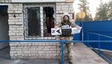 Наслідки вчорашнього артобстрілу Станиці Луганської: поранено мирного жителя, пошкоджено приватний будинок. ФОТОрепортаж