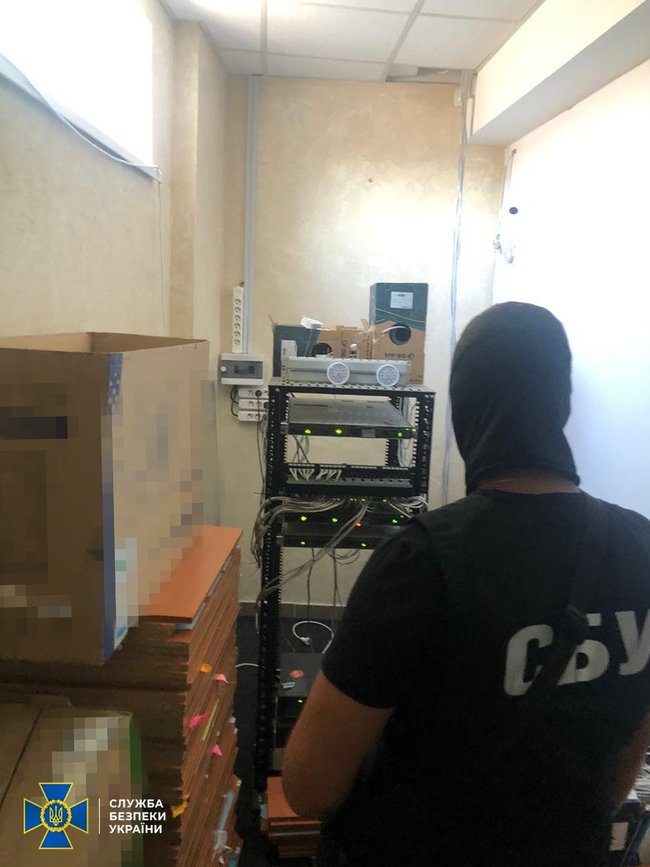 СБУ в Мелитополе разоблачила мошенников, похищавших деньги с банковских счетов в Украине и за рубежом 03 СБУ в Мелитополе разоблачила мошенников, похищавших деньги с банковских счетов в Украине и за рубежом 03