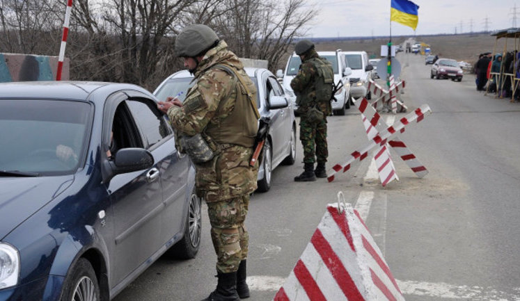 Кабмін спростив в’їзд для мешканців окупованих територій