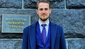 Советник комитета ВР Волянский заявил о снижении мобилизационного возраста до 18-20 лет в 2025 году. "Слуга народа" Наталуха отрицает. ВИДЕО