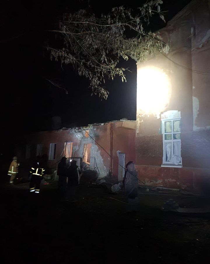 Россияне обстреляли роддом в Херсоне 02