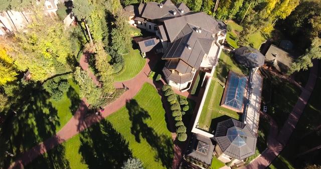 Таємна імперія Медведєва: палаци, яхти, виноградники - премєр РФ створив масштабну корупційну мережу, - Навальний 07