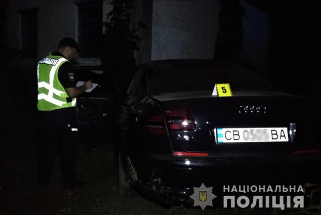На Чернігівщині 18-річна водійка Audi влетіла в будинок: два її пасажири загинули 03 На Чернігівщині 18-річна водійка Audi влетіла в будинок: два її пасажири загинули 03