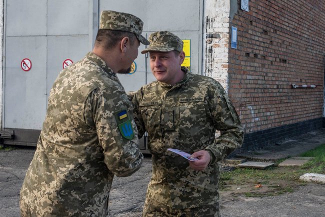 Командиру 1-го батальона 93-й ОМБр Дмитруку вручили орден Богдана Хмельницкого II степени 05