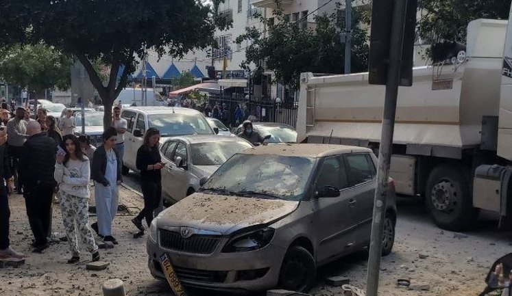 Частини іранської касетної ракети впали поблизу посольства України в Ізраїлі. ФОТО