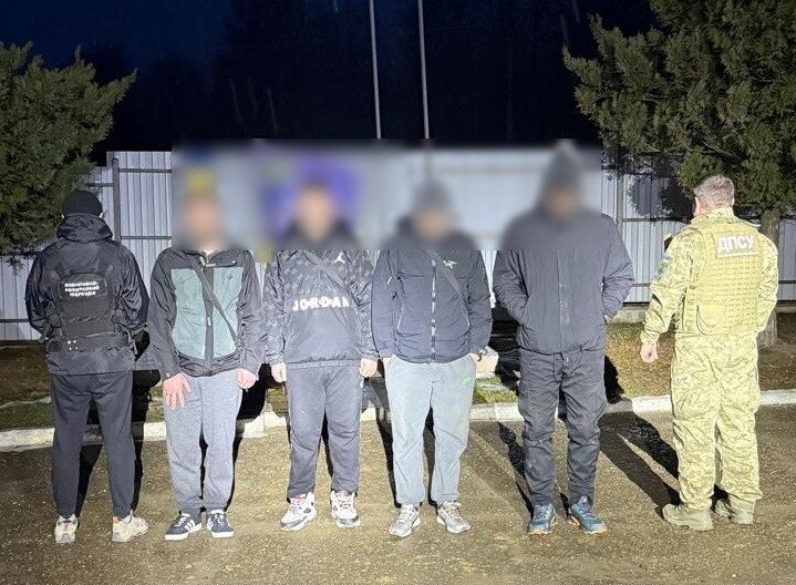 На Буковині затримали групу ухилянтів на кордоні з Румунією