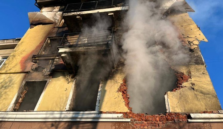 Враг атаковал Шостку ракетой и БПЛА: погибла женщина, есть раненые. ФОТО