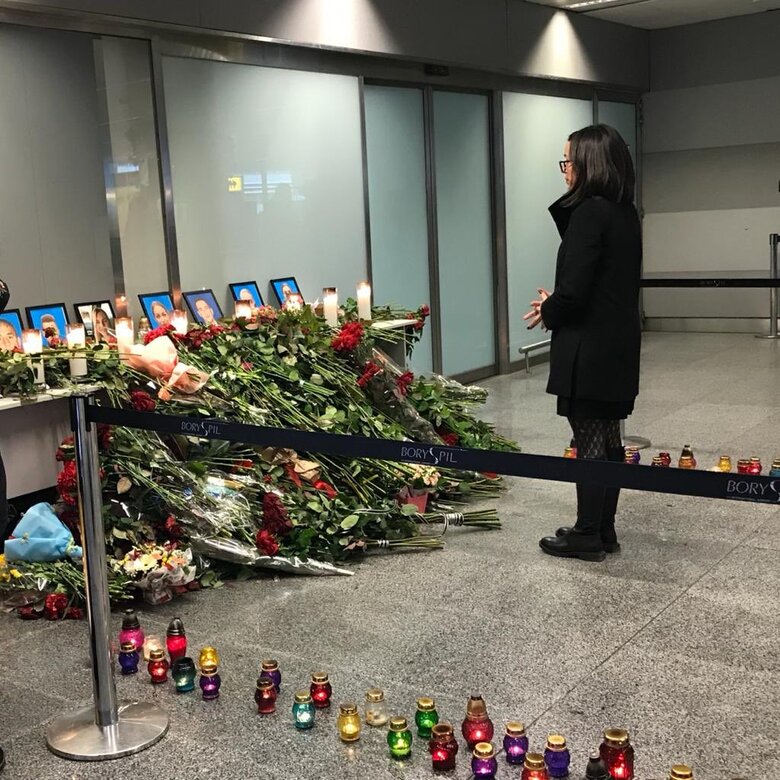 Три года после сбития самолета МАУ над Тегераном: дипломаты, родственники и коллеги почтили память погибших 14