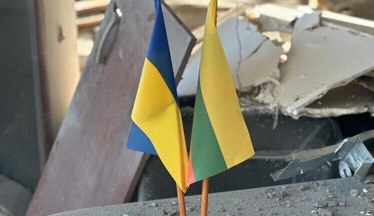 Новогоднее "поздравление" РФ: оккупанты обстреляли почетное консульство Литвы в Херсоне. ФОТОРЕПОРТАЖ