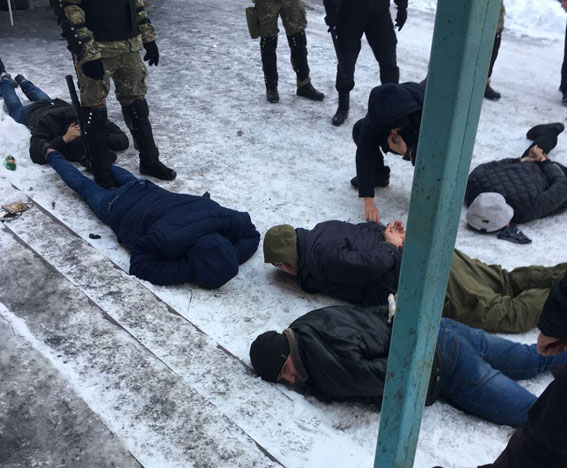 20 озброєних чоловіків затримали на Вінниччині при спробі рейдерського захоплення підприємства, - Нацполіція 05