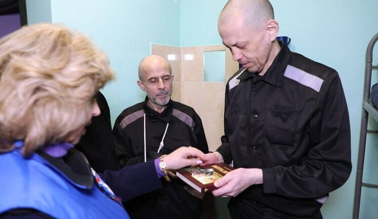 How do Russian prisoners of war live and what do they do in Ukraine. PHOTOS