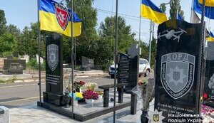 Псував прапори на могилах спецпризначенців: у Черкасах затримано 40-річного чоловіка, - Нацполіція. ФОТОрепортаж