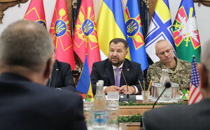 Defense minister, chief of general staff meet with strategic NATO advisers. PHOTOS