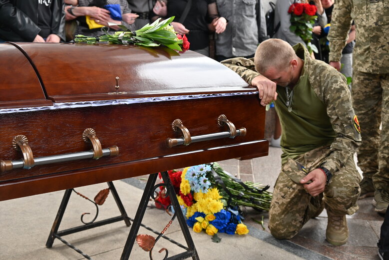 У Києві попрощалися із воїном Едуардом Хатмулліним