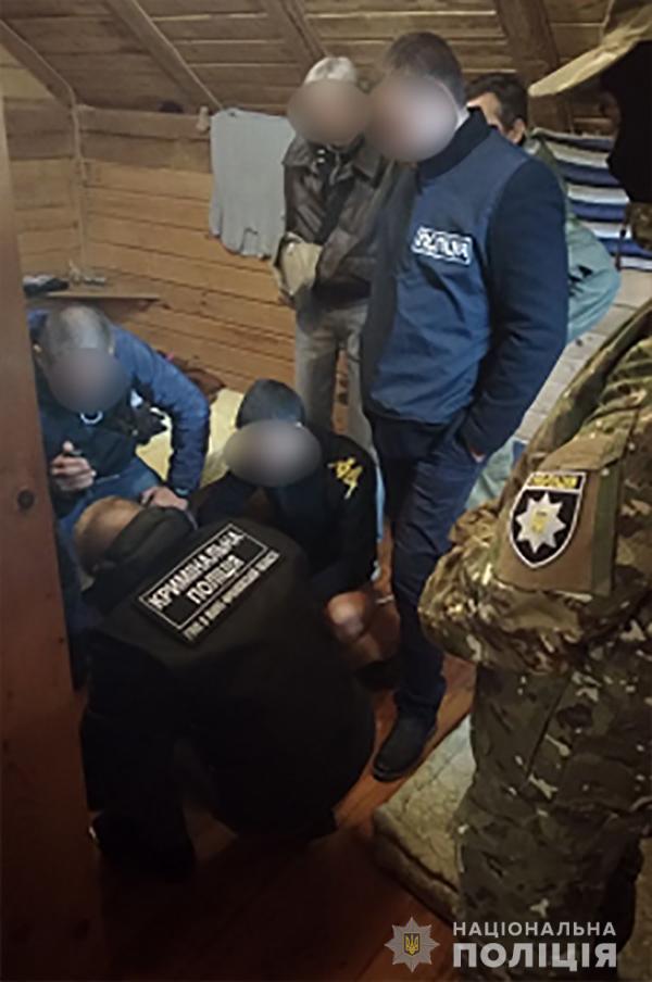 В Ивано-Франковской области людей незаконно удерживали в нелегально центре реабилитации страдающих от алкоголизма и наркомании 05