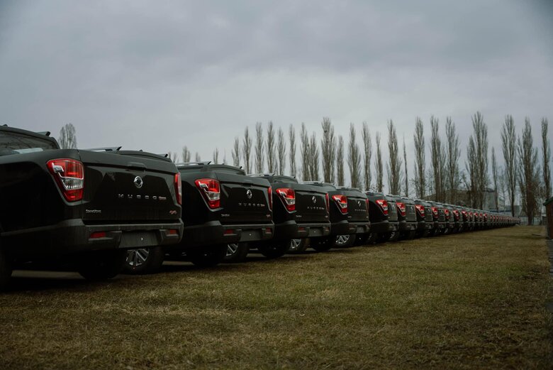 ДСНС отримала 100 пікапів SsangYong від Південної Кореї 02
