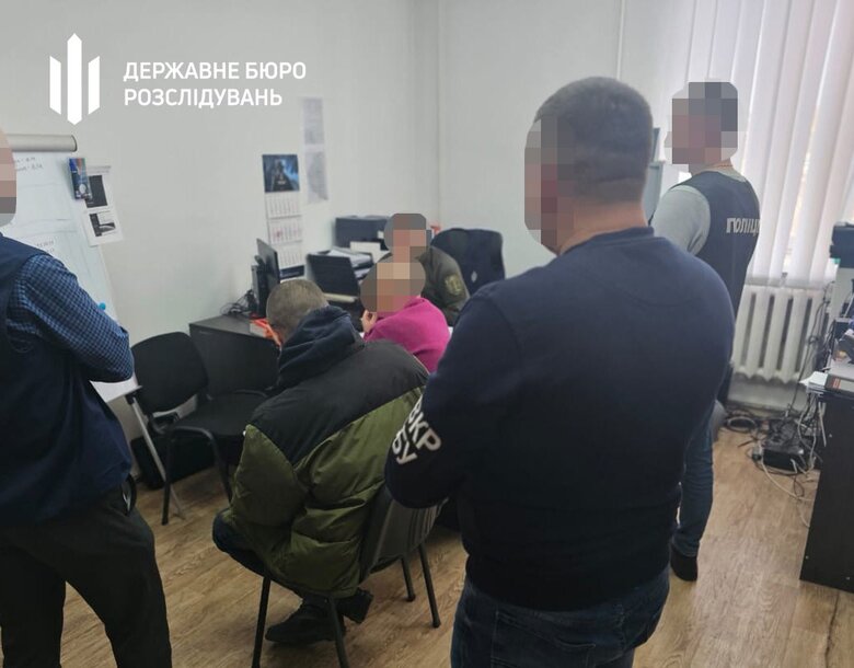 Командир взводу нараховував бойові солдату за ремонт будинку доньки